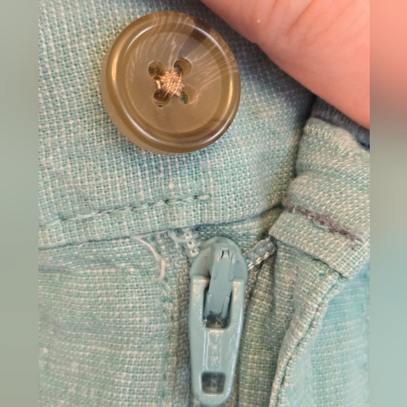 (35) Banana Republic Linen and Cotton Blend Shorts - Picture 3 of 4